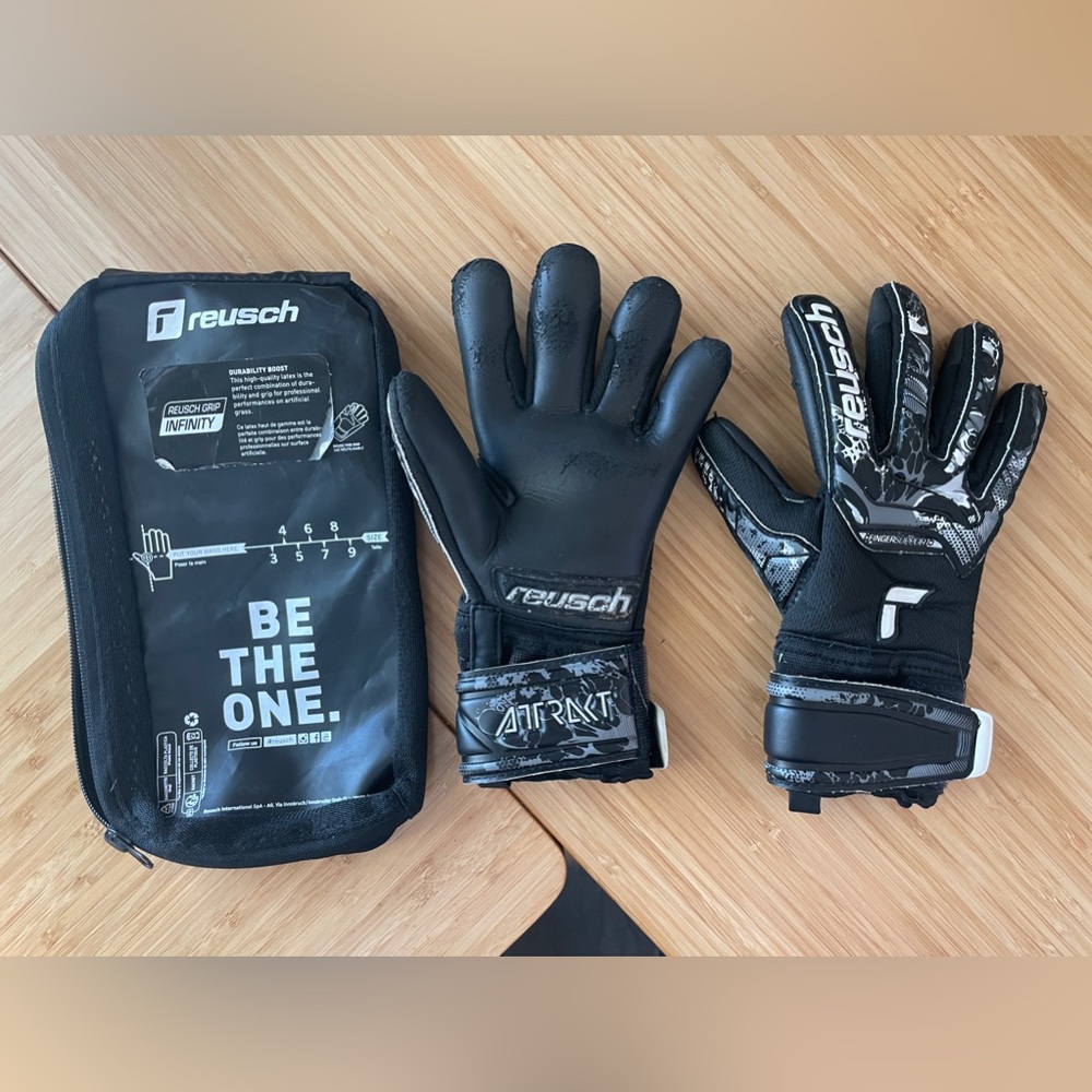 Reusch Goalkeeper Gloves - Jr/youth Size 5